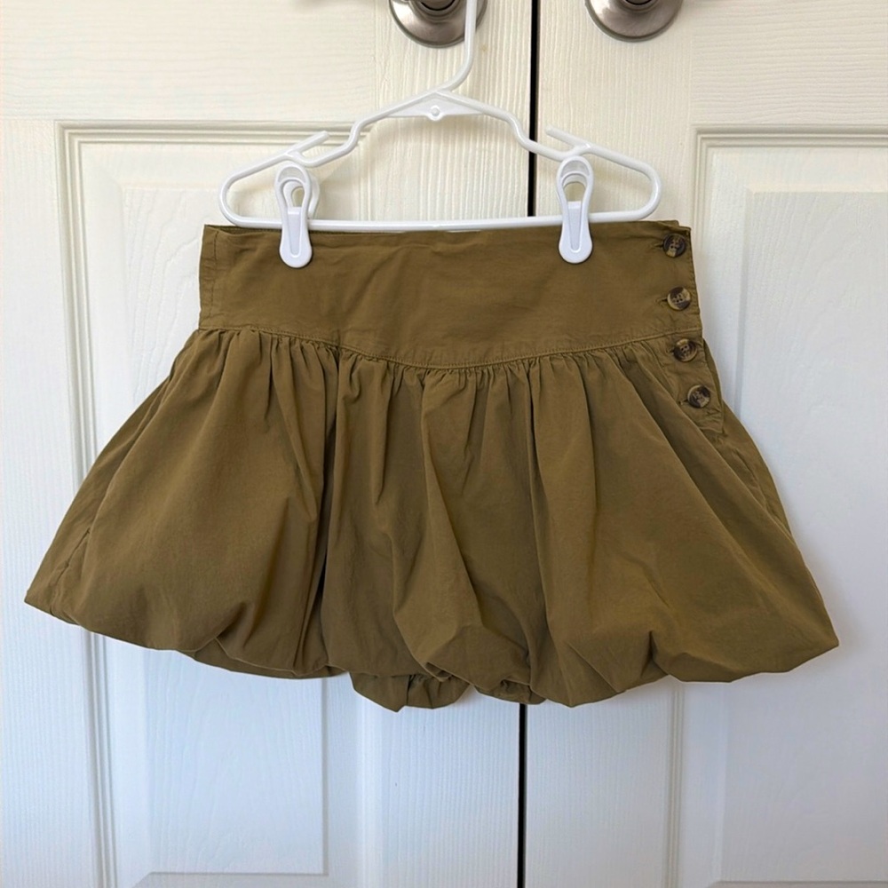 American Eagle army green stretch bubble skort with buttons size 0